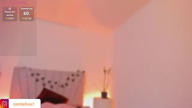 camilafoox7 live cam on StripChat