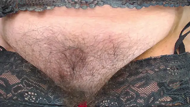 HairyQuinn live cam on StripChat