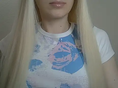 ViraVrema live cam on StripChat