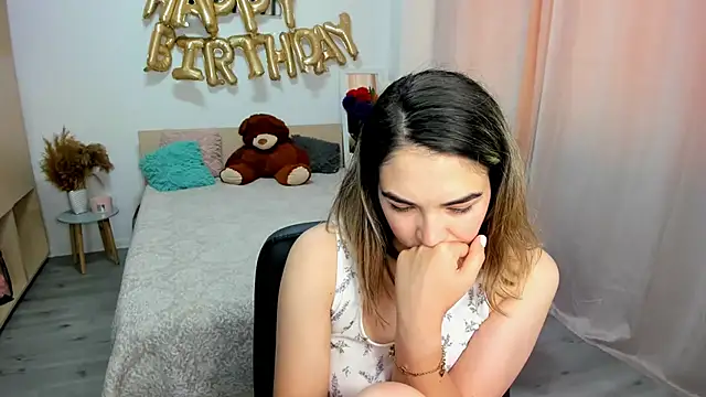 AlexaJuly live cam on StripChat