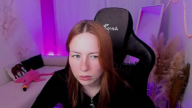 DamnWitchh webcam