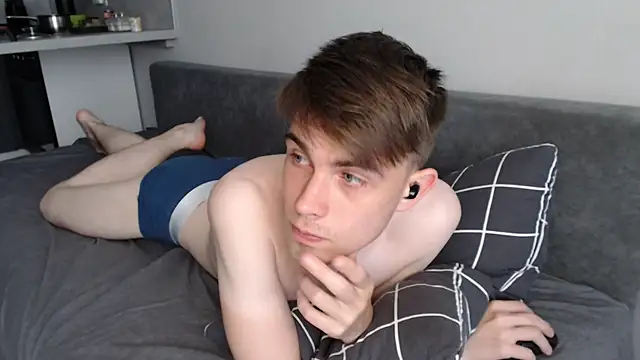 Student_Oliver live cam on StripChat