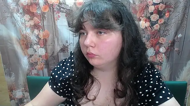 NeonilaLisova webcam