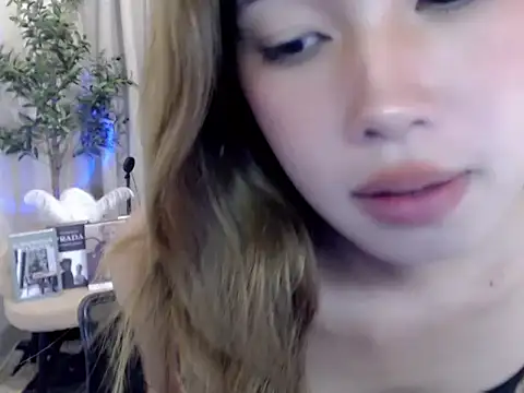 urdreamgirl_mika27 webcam