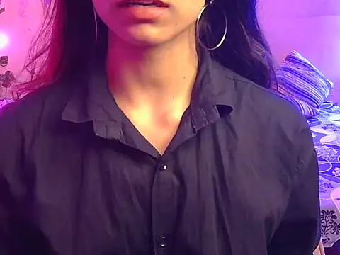 Yours-Zoya webcam