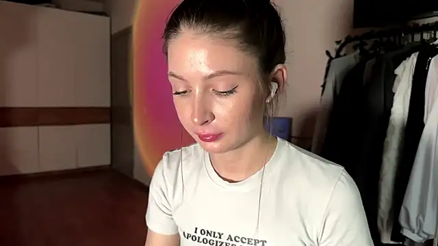 KikiBloomy webcam