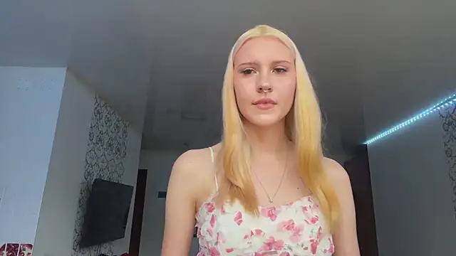 LanaLivee webcam