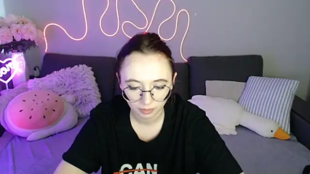 Mini_Diva live cam on StripChat