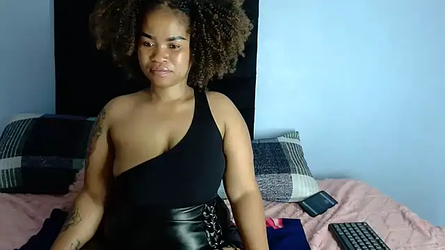 Loyal_Sashaa live cam on StripChat