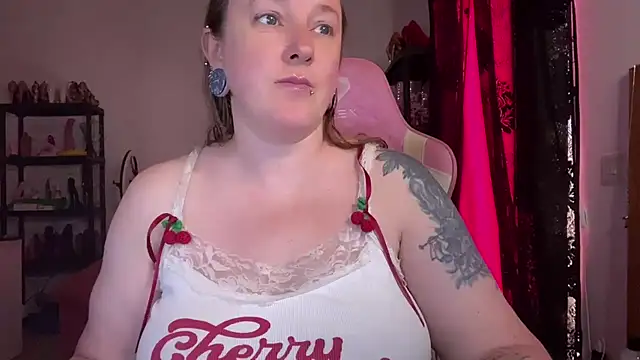 kisicaxx live cam on StripChat