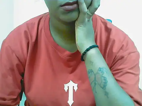LovingPihu webcam