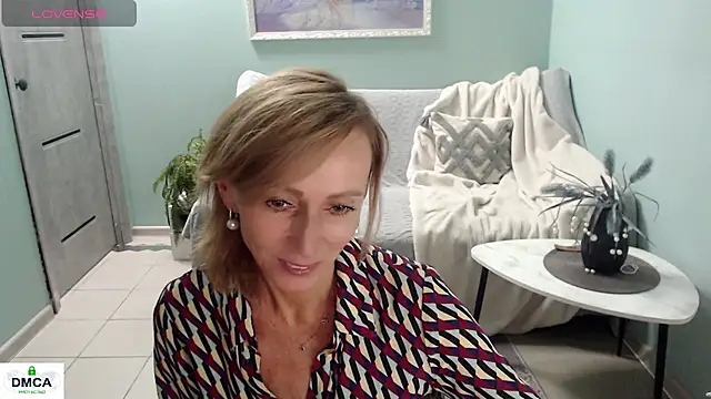 HornyMilf_777 webcam