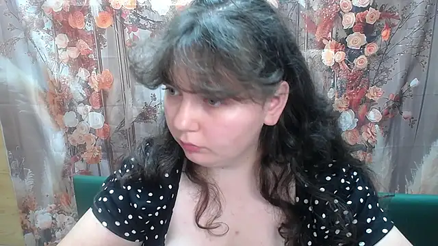 NeonilaLisova webcam
