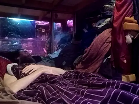 nearby_causual webcam