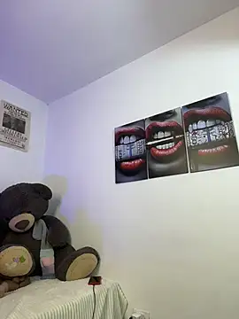 downsonMia webcam