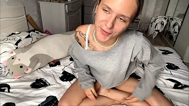 SashaSunnyShy webcam