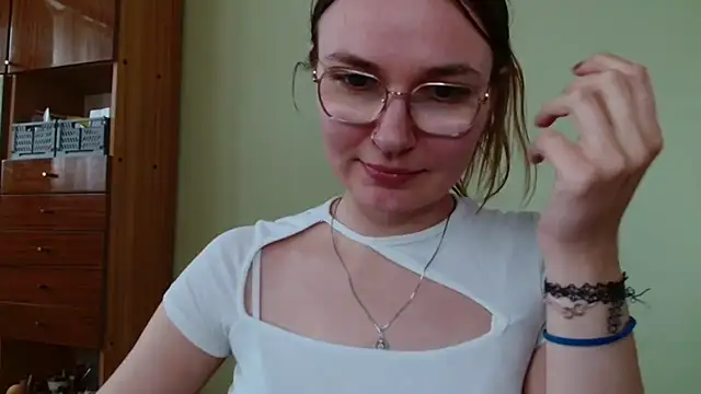 LooveELLYx webcam