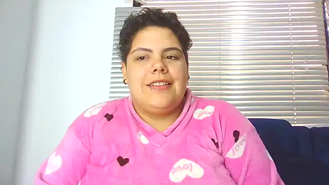 Hailey_Curvy webcam