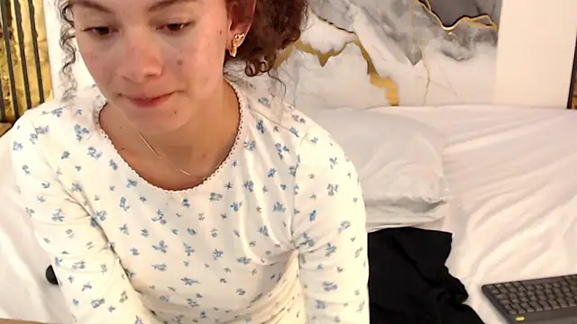 MiticaBrennet_ webcam
