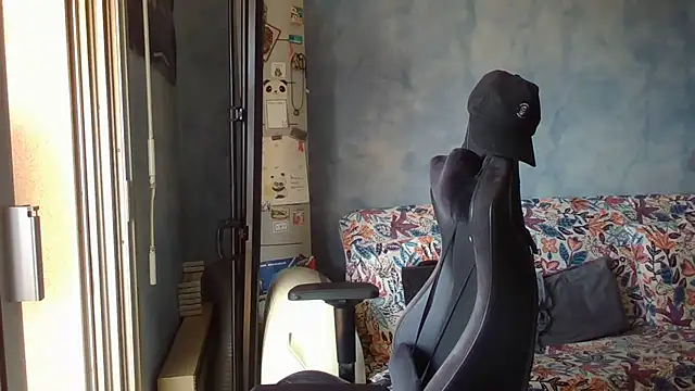 panda_06200 Live Web Cam Show