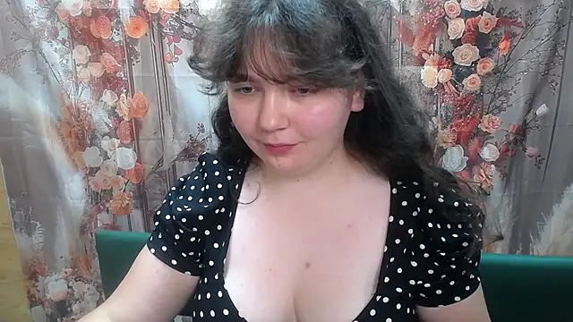 NeonilaLisova webcam