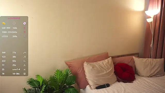 EarlieMominee webcam