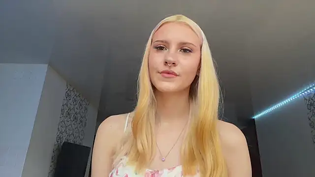 LanaLivee webcam