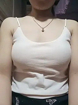 LucyyLy webcam