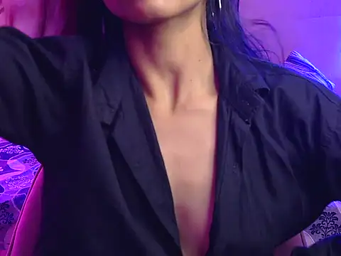 Yours-Zoya webcam