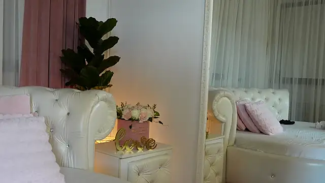 NinaCrystal1 webcam