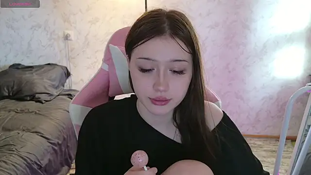 Luvellia live cam on StripChat