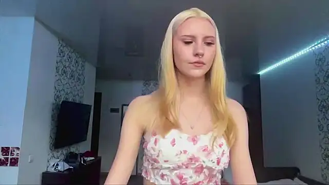 LanaLivee webcam