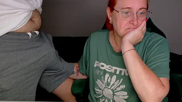 JoannaAndNeighbour live cam on StripChat
