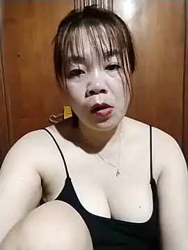 Squirt107 live cam on StripChat