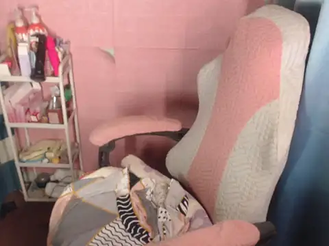 bella_holy webcam