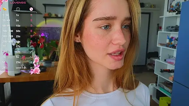 AliviaWithLove live webcam