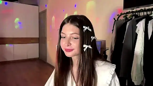 KikiBloomy webcam
