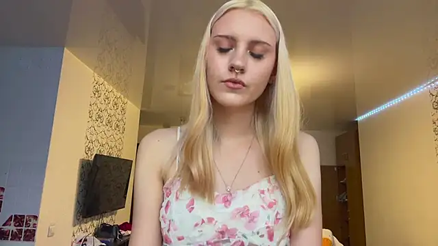 LanaLivee webcam