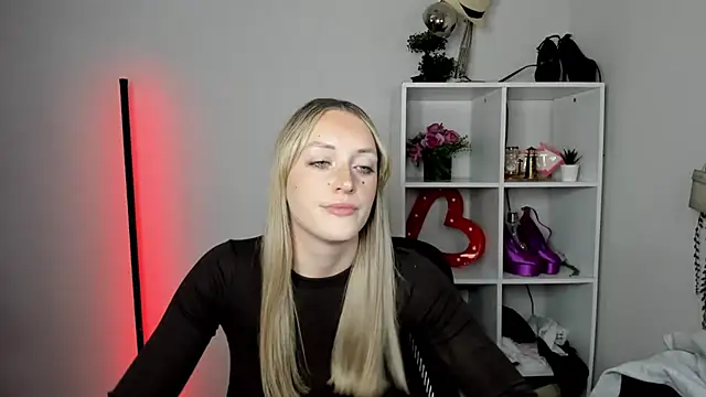 EvelynBlond webcam