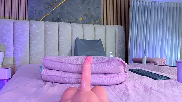 mia_scot webcam
