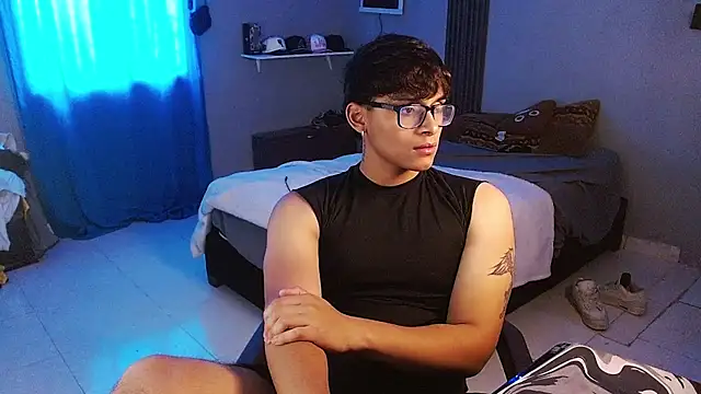 Mr_yisuzz webcam