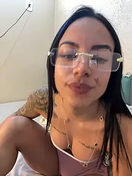 Morenaviip Live Web Cam Show