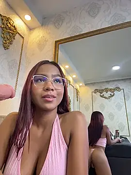 LucyLeah webcam