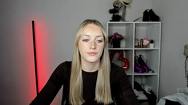 EvelynBlond webcam