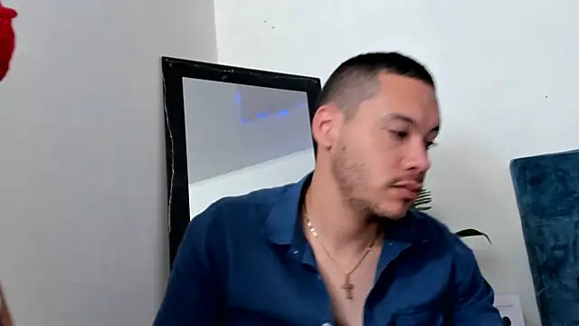 Aronandmoli69 webcam
