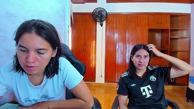 Soffy_and_Emily webcam