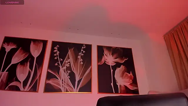 MilaLawrence webcam