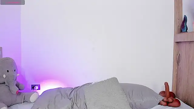 TianaGlow44 webcam