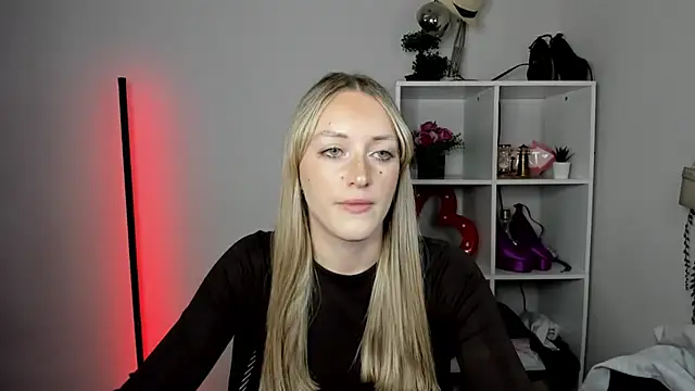 EvelynBlond webcam
