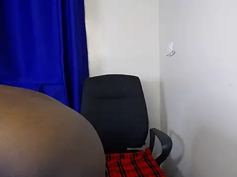 KittyKissess02 live cam on StripChat